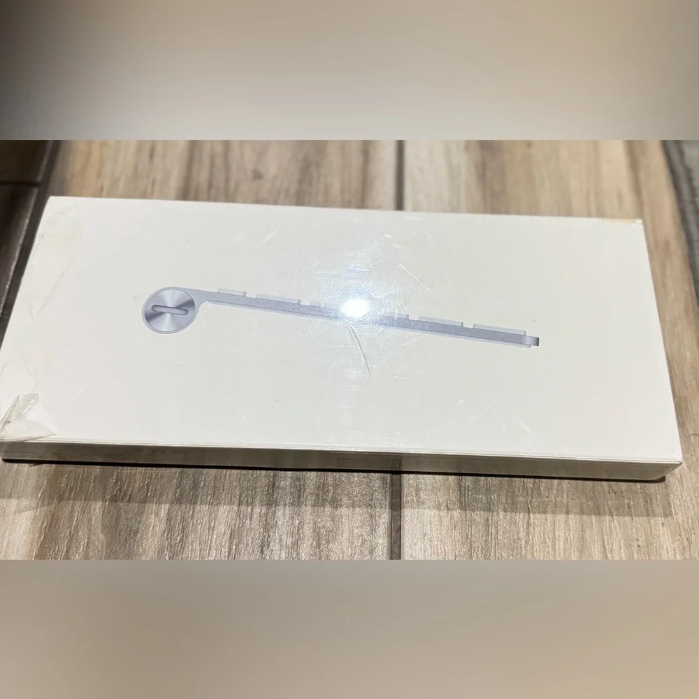 New Apple Wireless Keyboard Model A1314 New in box.